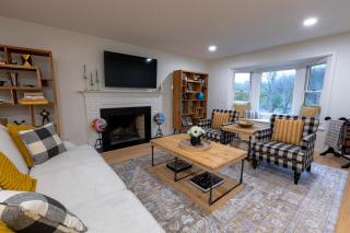 "Zen Den" on the Lake by Roxy Rentals - 5