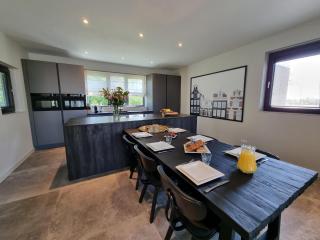 Luxurious detached water villa with jetty - 8