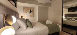 Absolute Collins Apartments - 5