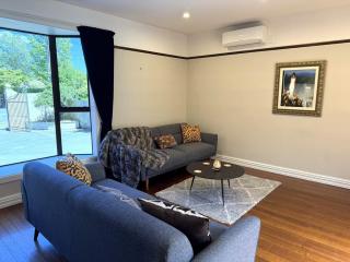 Fendalton Ilam Getaway Convenience & Relaxation - 4