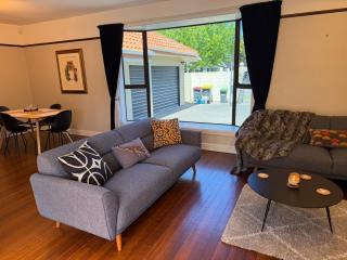 Fendalton Ilam Getaway Convenience & Relaxation - 6