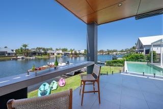 Absolute Noosa Waterfront -Pool-Gym-Sauna-Pontoon - 4