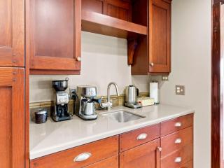 Spacious Home with Mountain Views & Luxury Kitchen - 4