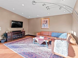 Spacious Home with Mountain Views & Luxury Kitchen - 3