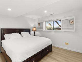 Spacious Home with Mountain Views & Luxury Kitchen - 2