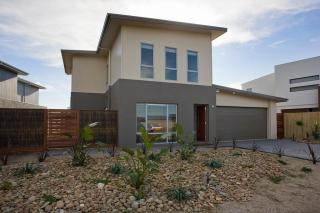 Spacious Coastal Retreat 400m to the Beach - 3