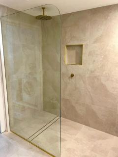 Apartment with kitchen and balcony - stroll to river & shopping mall - 8