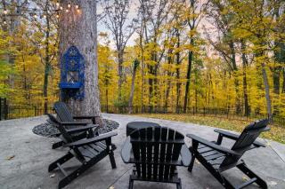 The Hideaway 4200 Luxury 4BR Home with Theater Game Room Fire Pit and Gym - Evansville - 8