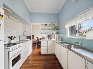 Sherwood - An easy walk to the Colourpatch Cafe and the river - 9