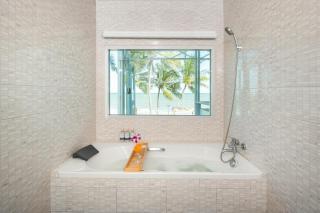 Private Oceanfront Colonial Beach Villa 6Bedrooms, Sleeps 28, Hua Hin - Hua Hin - 2