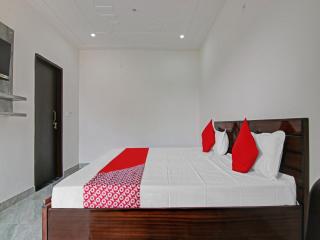 Hotel O Moon Light Guest House - 1