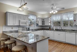 Lightkeepers View - Coastal gem w decks & sunroom - 6