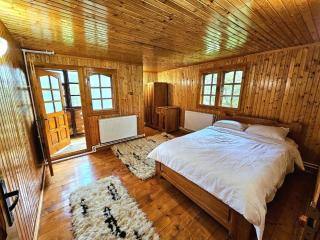 Cabana din Tei, 5 Camere si Semineu, Costisata, Dambovita - 8