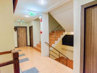 B2 Airport Boutique & Budget Hotel - 9