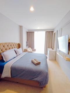 Art Deco Lux Apart with Mountain View - 2