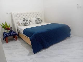 Paris Labuan Bajo Homestay - 0