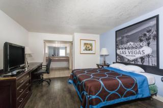 Super 8 by Wyndham Las Vegas North Strip/Fremont St. Area - 2