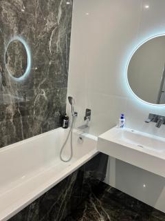 Сучасні апартаменти в новому ЖК Great House,район автовокзалу,центр,поруч обласна лікарня,парковка,автономне опалення,два окремі місця - 1