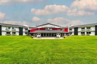 Quality Inn & Suites - 8