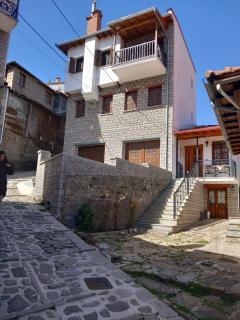 Metsovo Fireplace Retreat - 4