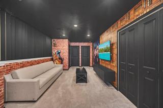 Luxury Home With Splash Pool 5 Bed Townhome! townhouse - 9