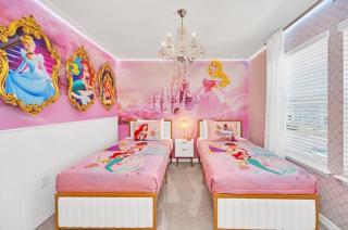 Luxury Home With Splash Pool 5 Bed Townhome! townhouse - 5