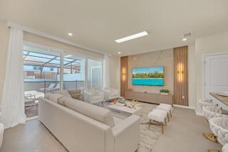 Luxury Home With Splash Pool 5 Bed Townhome! townhouse - 4