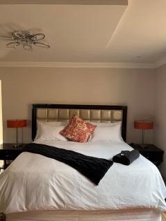 MorningMist Boutique 27 Dawie de Villiers Room 3 - 2