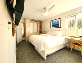 Aloha Bayside Private guest room sleeps 5 with free parking - 6