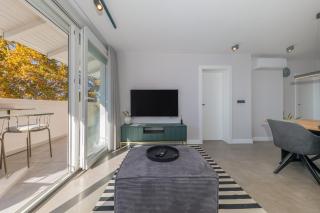 Pied-à-terre by Belmont Realty - 2