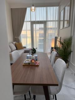 Bright 1BR with Balcony Near Airport - 7