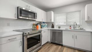 Newly Luxury Condo Oasis - 9