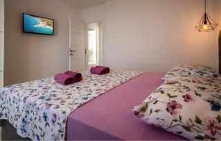 Lovely Apartment In Tucepi With House Sea View - 3