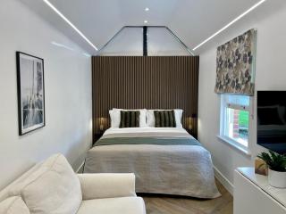 Boutique Cottage by Bishop's Stortford train station, easy to Stansted Airport & Parking - 0