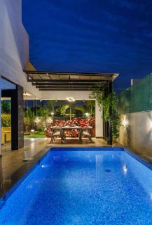 The Sapphire Garden Villa by StayJade Pool 3BHK - 5