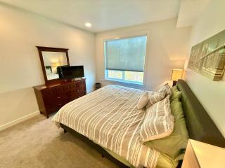 Modern Condo with Luxury Amenities - 5