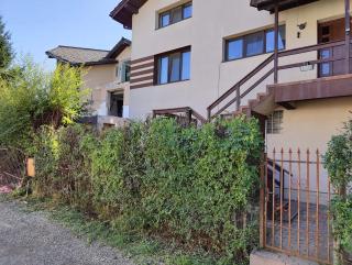 Villaweb Ground Floor ap in a house, 5min drive to center&airport, villa can accomodate 12-18pers - 2