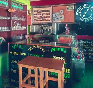 Non Stop Cafe Hostel & Stay - 2