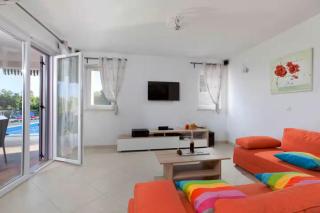 Villa Mirta an peaceful escape near beaches - 7