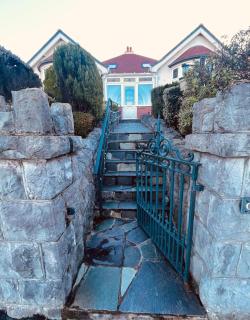 Gorwel is an Art Deco 1930s villa with sea views - 5