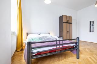 Lovely 4BR Apartment Garden by Lorenz Böhler & Danube - 2