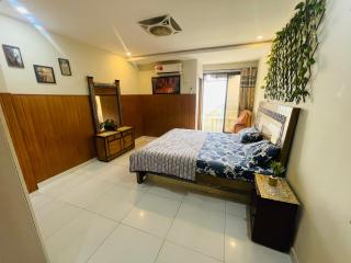 Gulberg Luxurious 1 Bed Apartment - 0