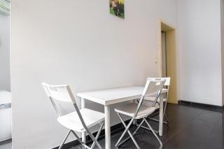 Simple Private Rooms in 5BR Shared Apartment, Garden by Lorenz Böhler & Danube - 3