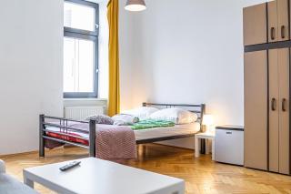 Simple Private Rooms in 5BR Shared Apartment, Garden by Lorenz Böhler & Danube - 2