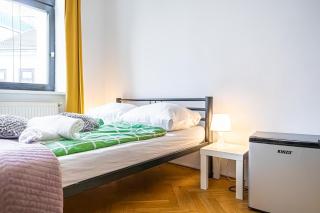 Simple Private Rooms in 5BR Shared Apartment, Garden by Lorenz Böhler & Danube - 1
