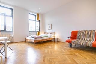 Simple Private Rooms in 5BR Shared Apartment, Garden by Lorenz Böhler & Danube - 0