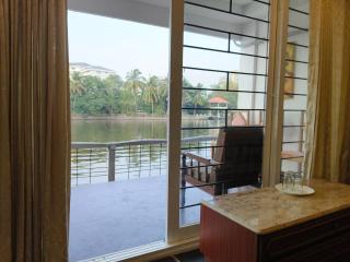 Mia Riaan Lake View Resort - 3