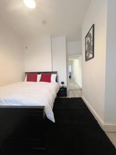 Cosy 4 Bed Filton Apartment - 3