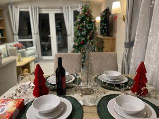 Lakeside Bliss with Fishing Peg and Hot Tub - 4