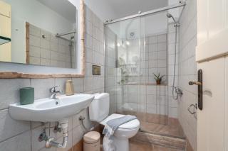 Niovi Seaview Apartments - 6